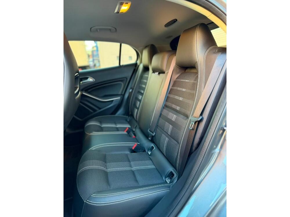 Mercedes Benz GLA 200