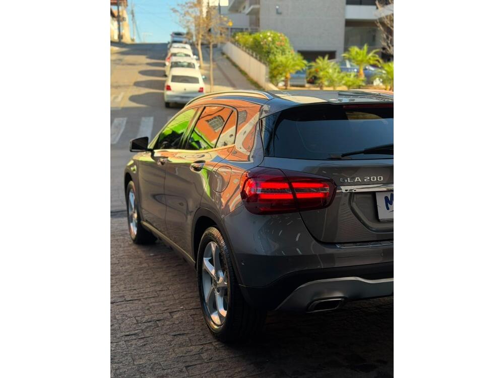 Mercedes Benz GLA 200