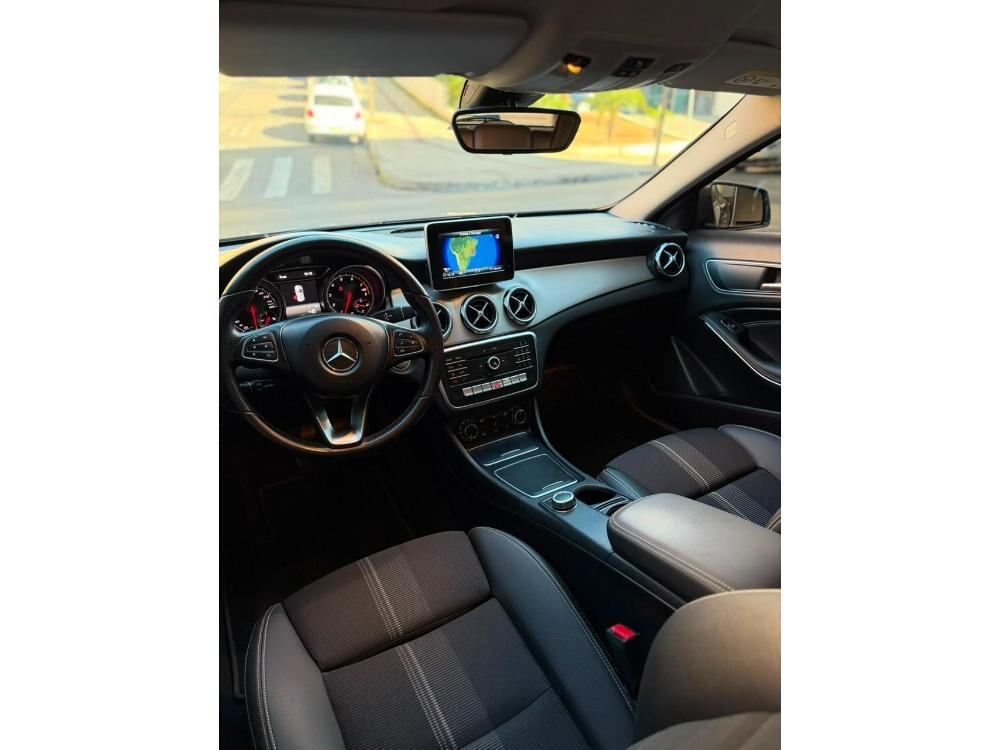 Mercedes Benz GLA 200