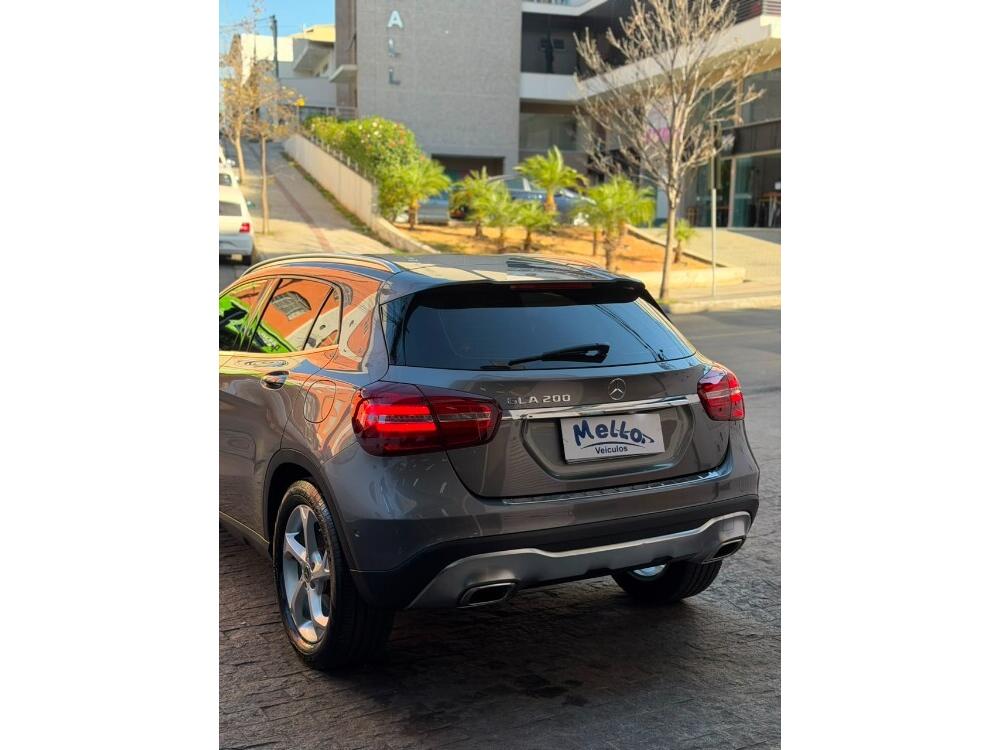 Mercedes Benz GLA 200