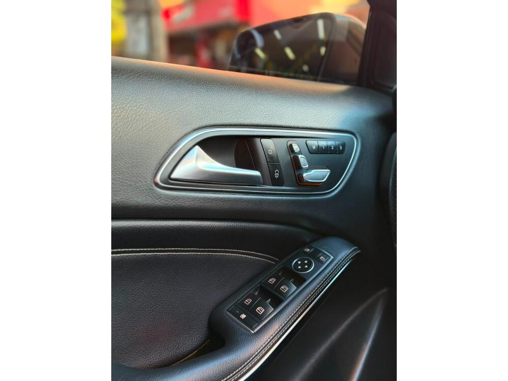Mercedes Benz GLA 200