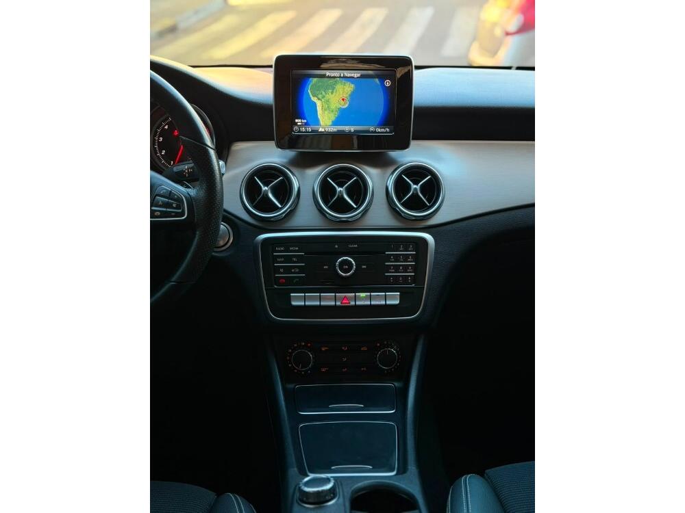 Mercedes Benz GLA 200