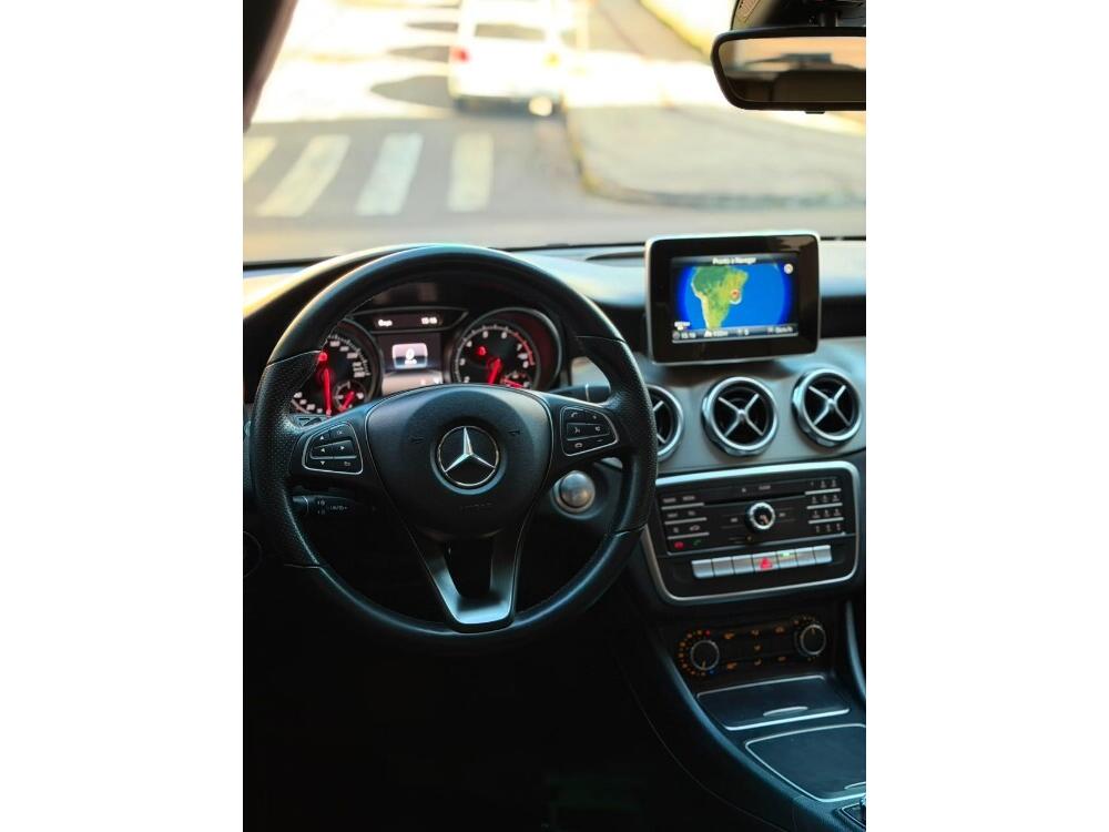 Mercedes Benz GLA 200