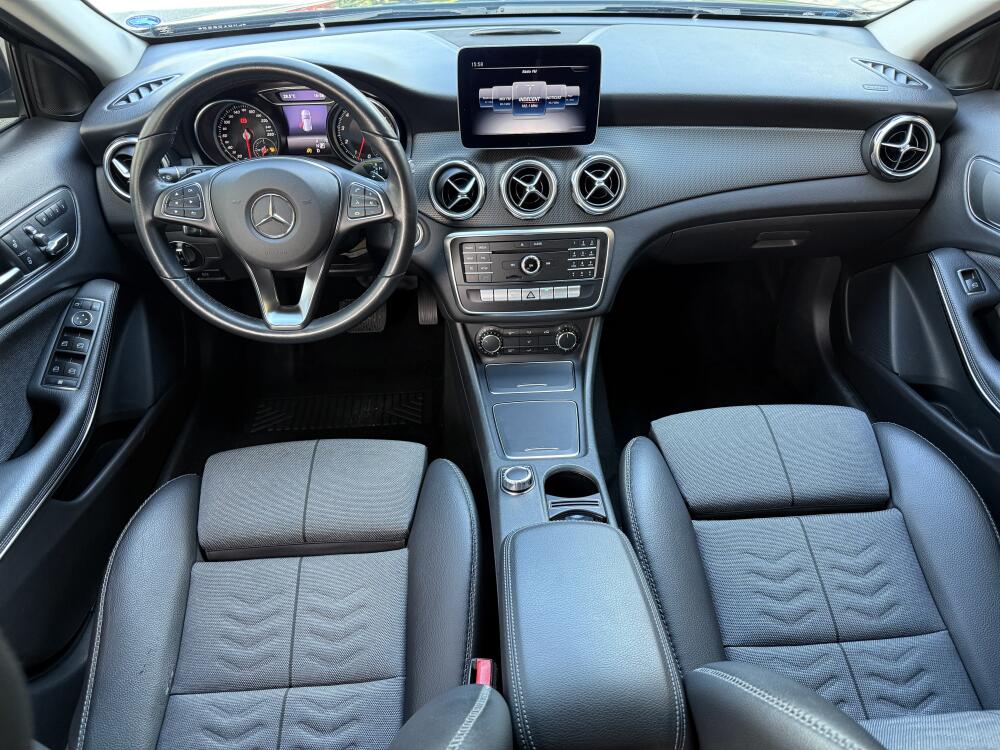 Mercedes Benz GLA 200