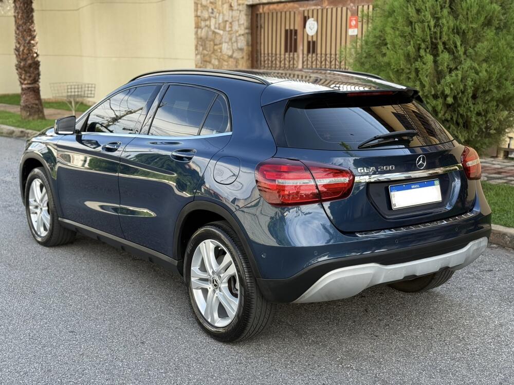 Mercedes Benz GLA 200