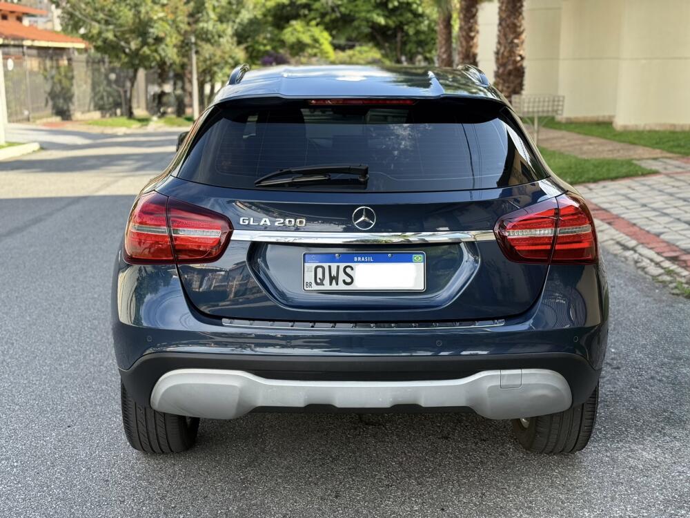 Mercedes Benz GLA 200