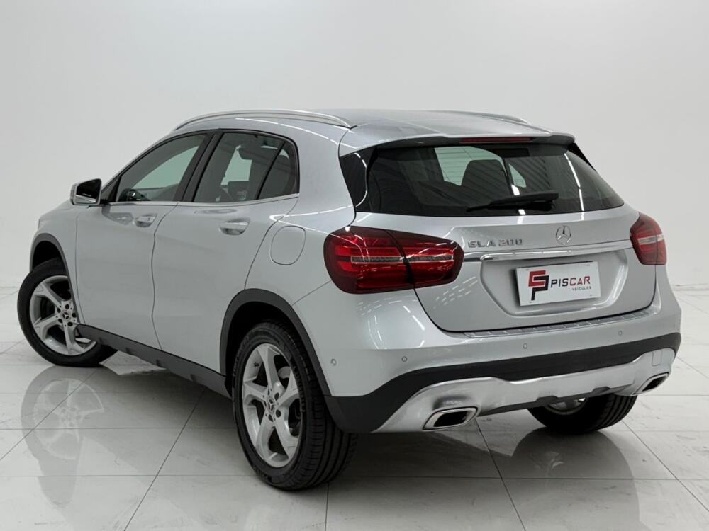 Mercedes Benz GLA 200