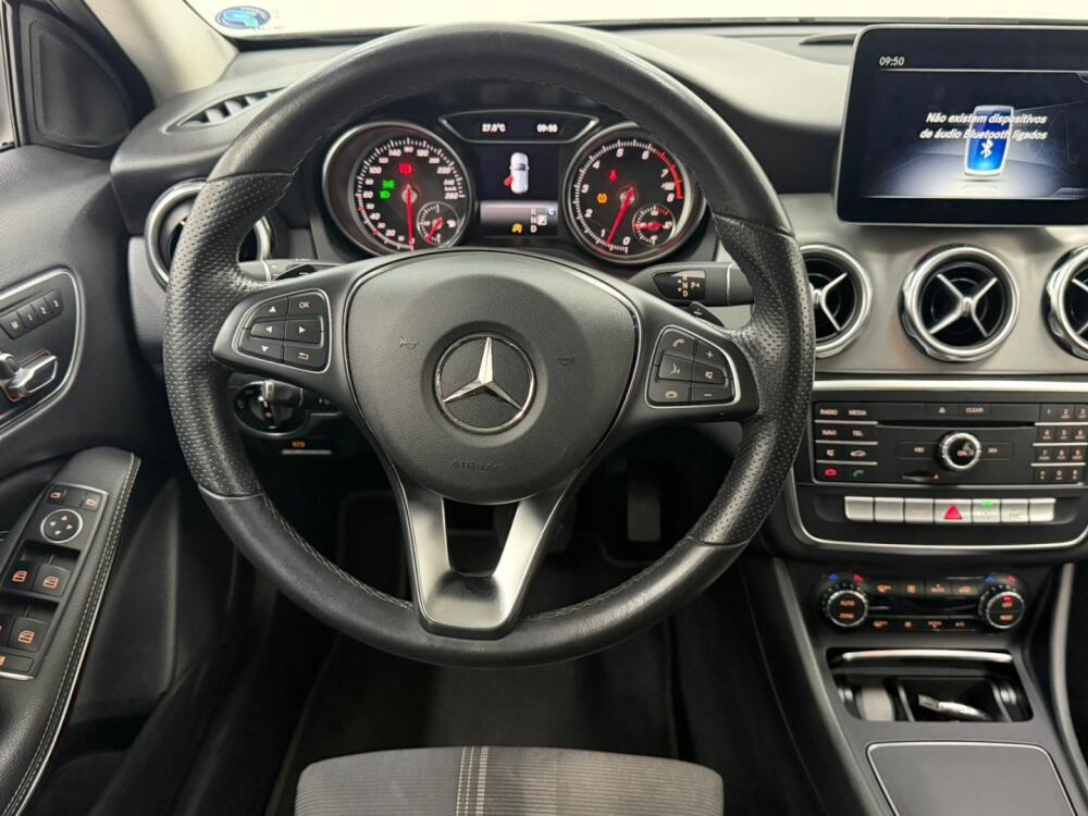 Mercedes Benz GLA 200