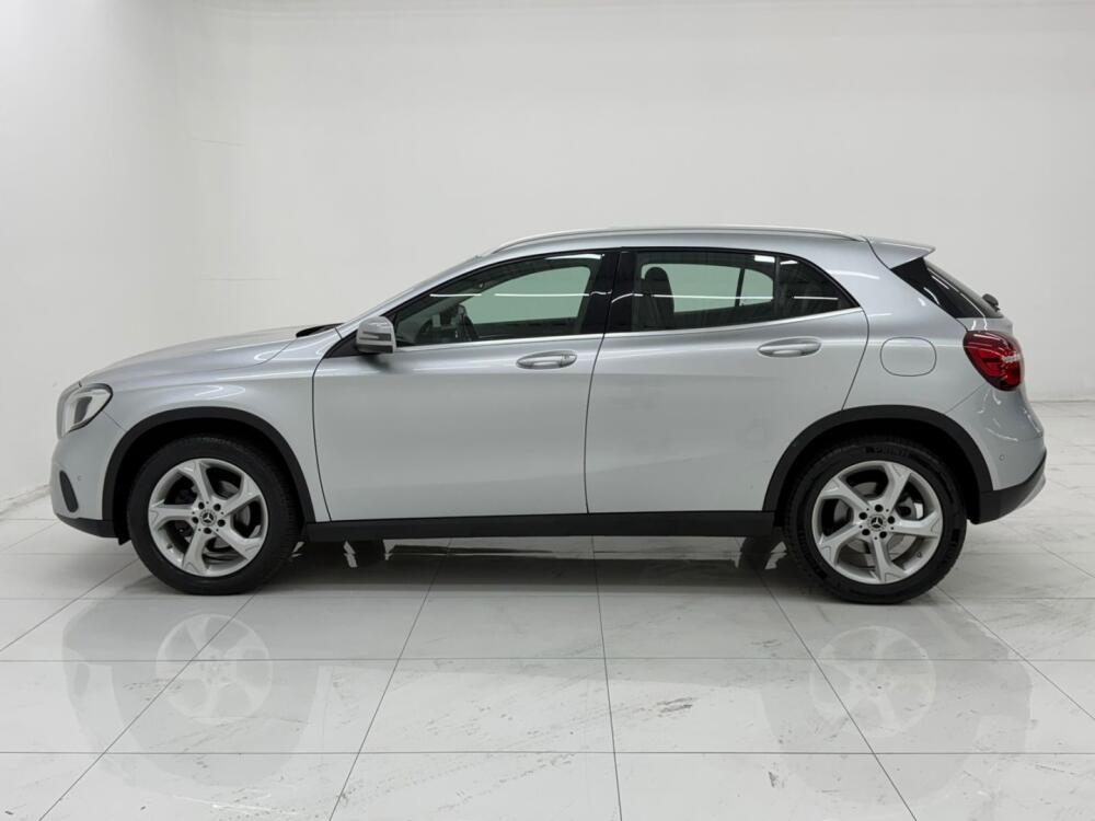 Mercedes Benz GLA 200