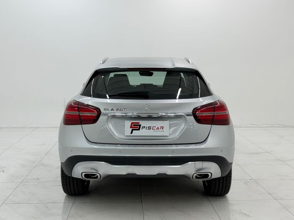 Mercedes Benz GLA 200