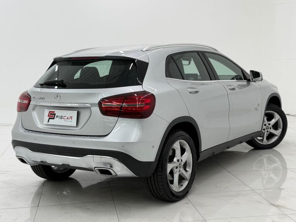 Mercedes Benz GLA 200