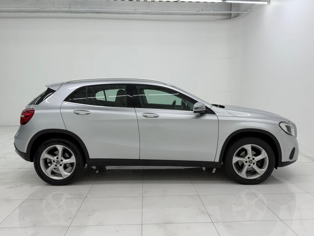 Mercedes Benz GLA 200