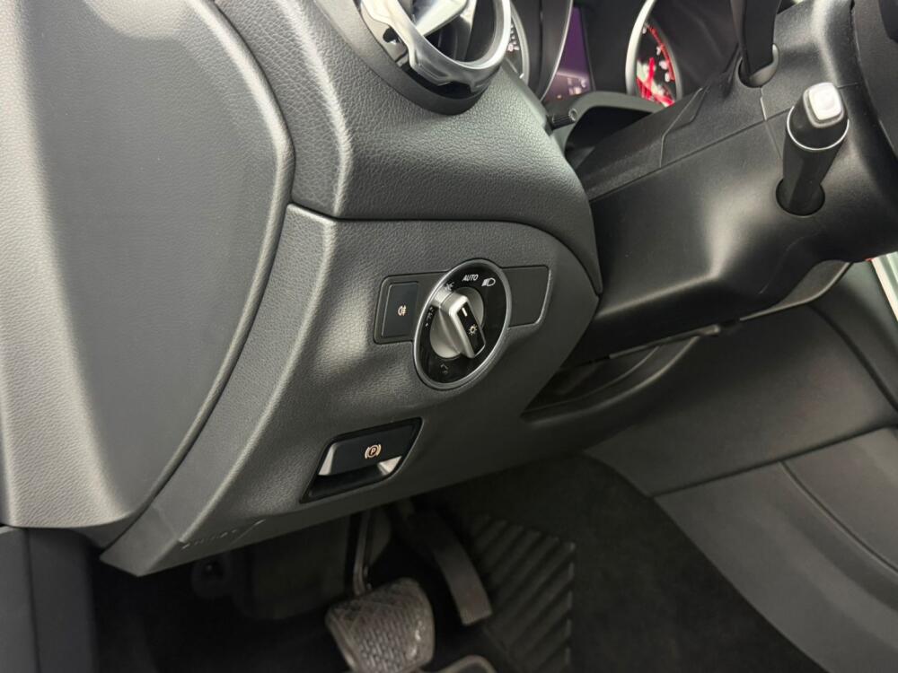 Mercedes Benz GLA 200
