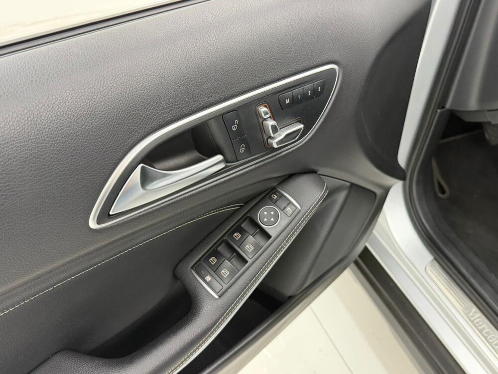 Mercedes Benz GLA 200