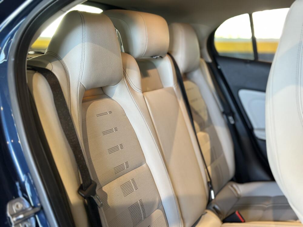 Mercedes Benz GLA 200