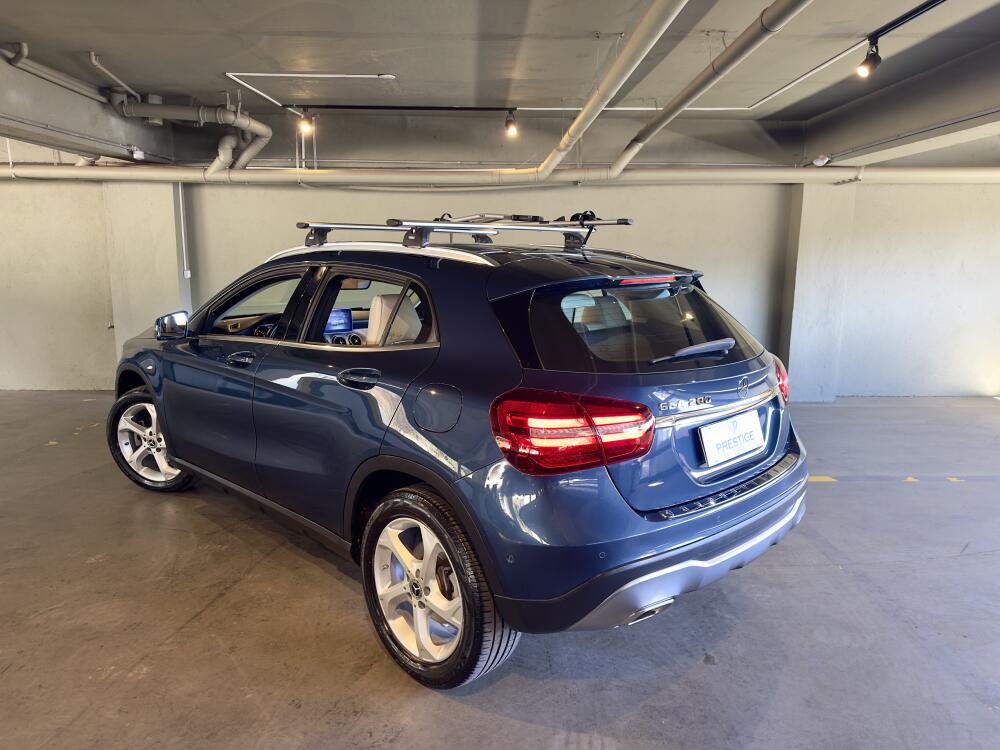 Mercedes Benz GLA 200