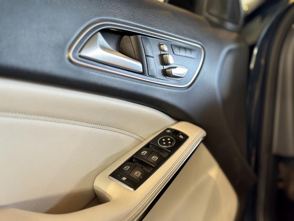 Mercedes Benz GLA 200