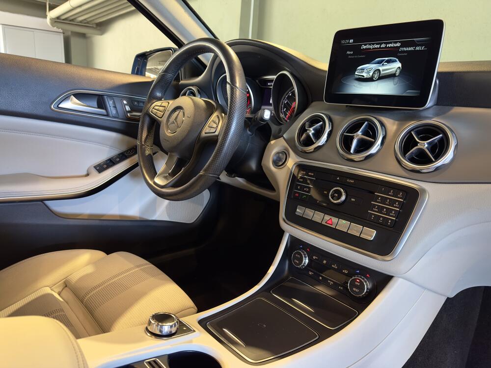 Mercedes Benz GLA 200