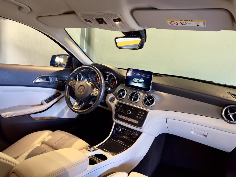 Mercedes Benz GLA 200