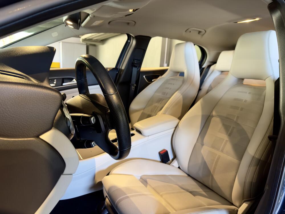 Mercedes Benz GLA 200