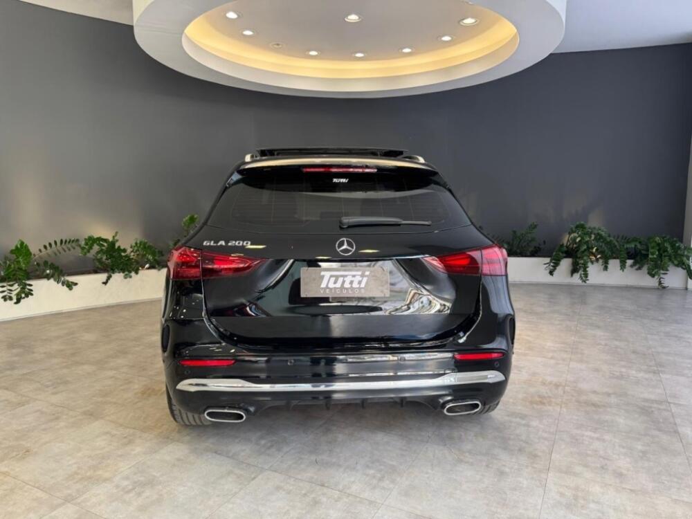 Mercedes Benz GLA 200