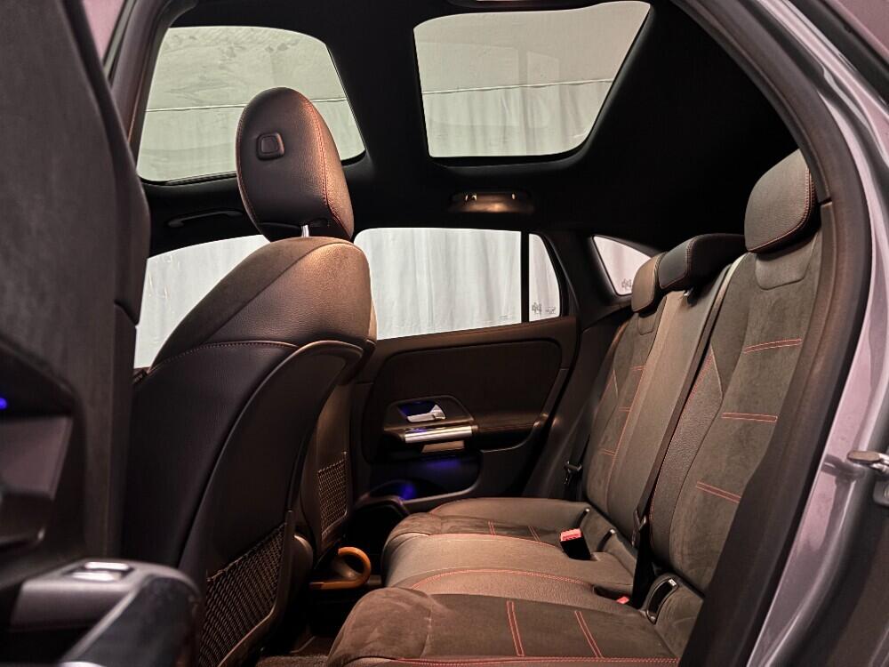 Mercedes Benz GLA 200