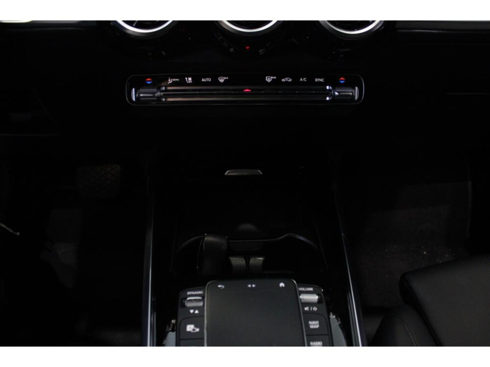 Mercedes Benz GLB 200