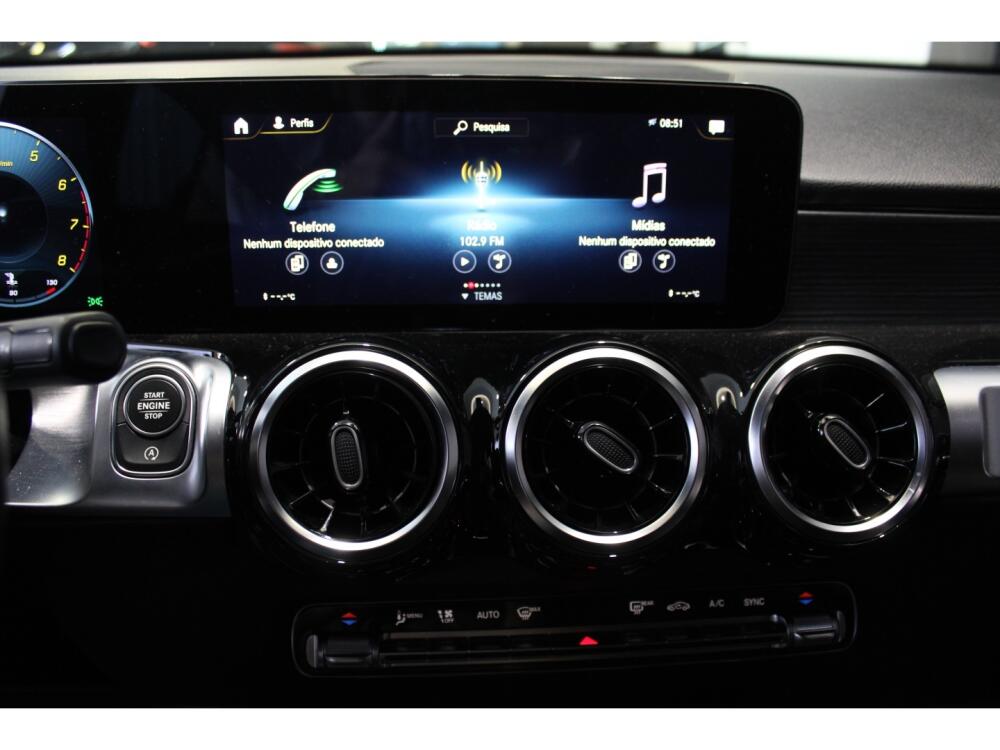 Mercedes Benz GLB 200