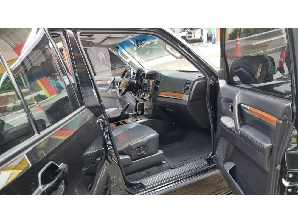 Mitsubishi Pajero Full