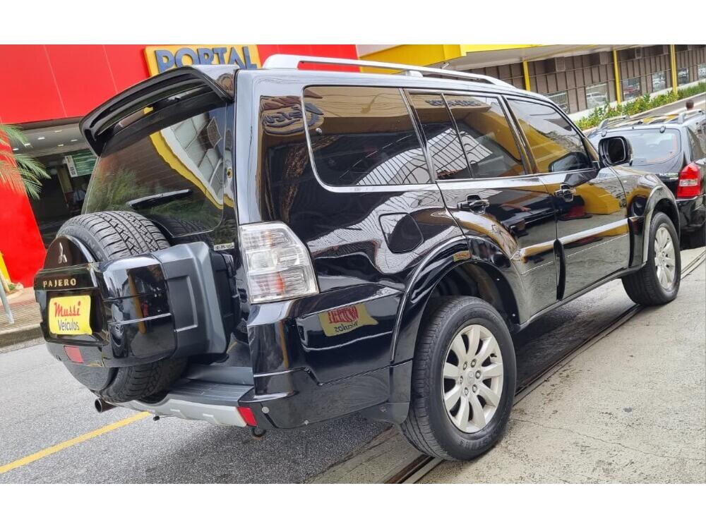 Mitsubishi Pajero Full