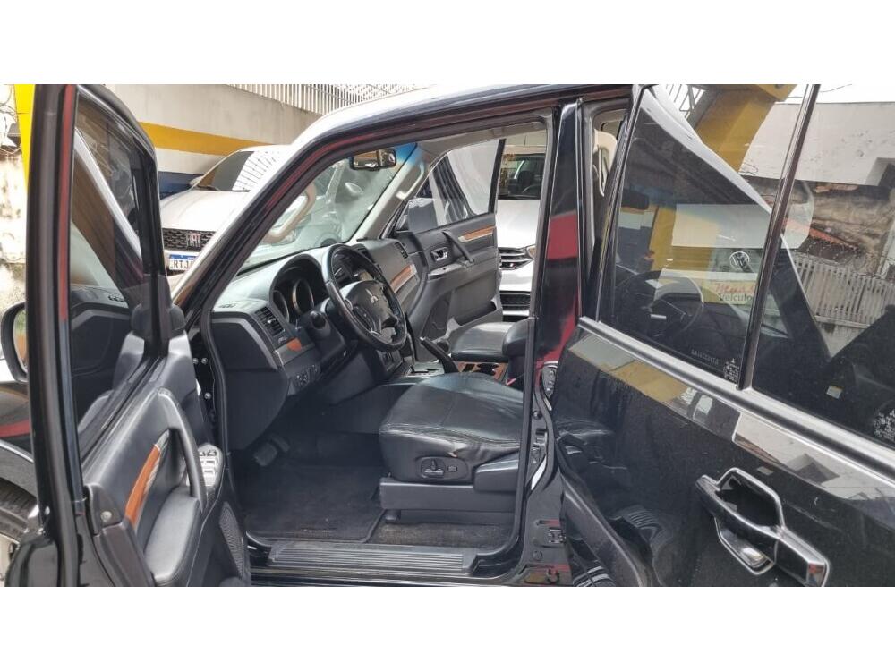 Mitsubishi Pajero Full