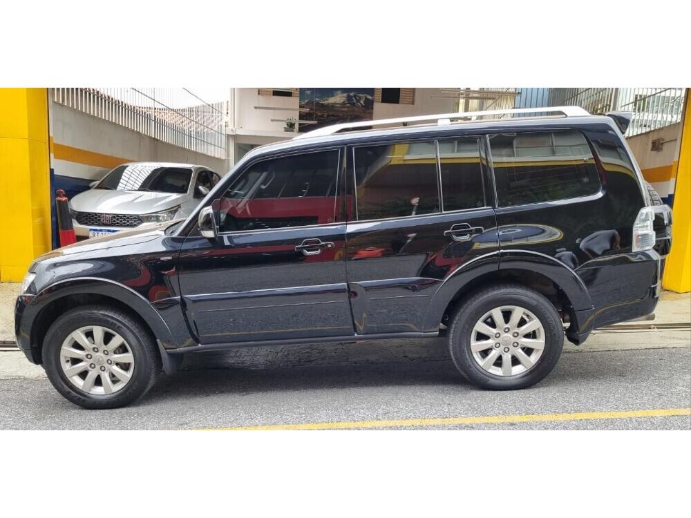 Mitsubishi Pajero Full