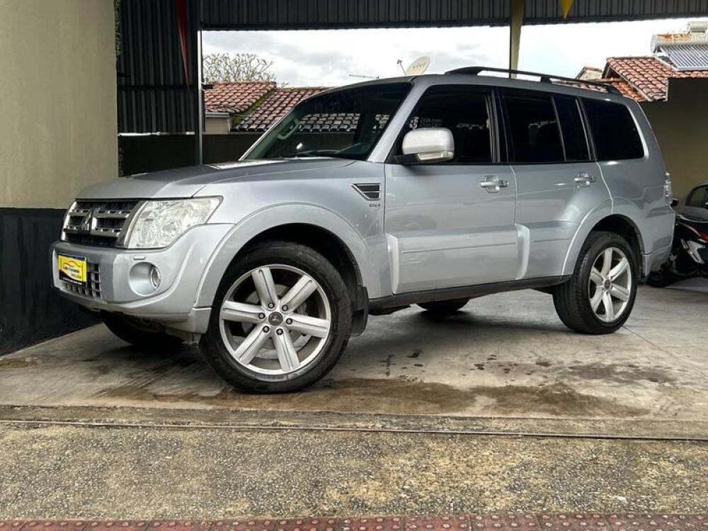 Mitsubishi Pajero Full