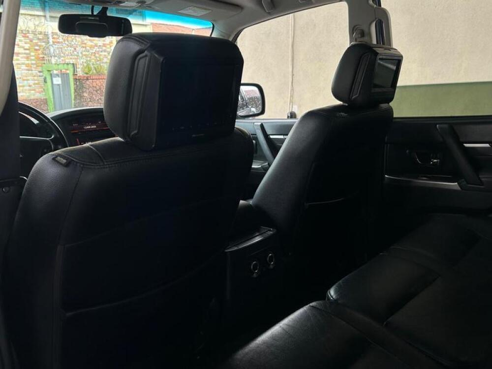 Mitsubishi Pajero Full