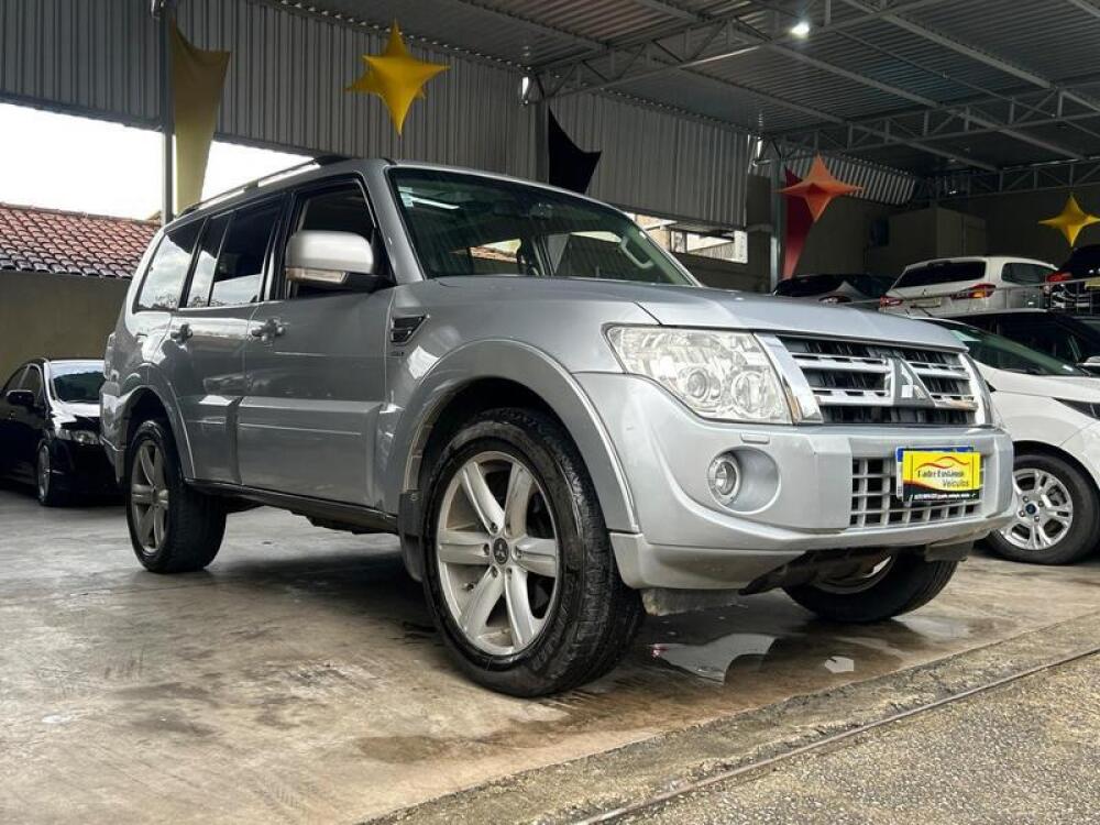 Mitsubishi Pajero Full