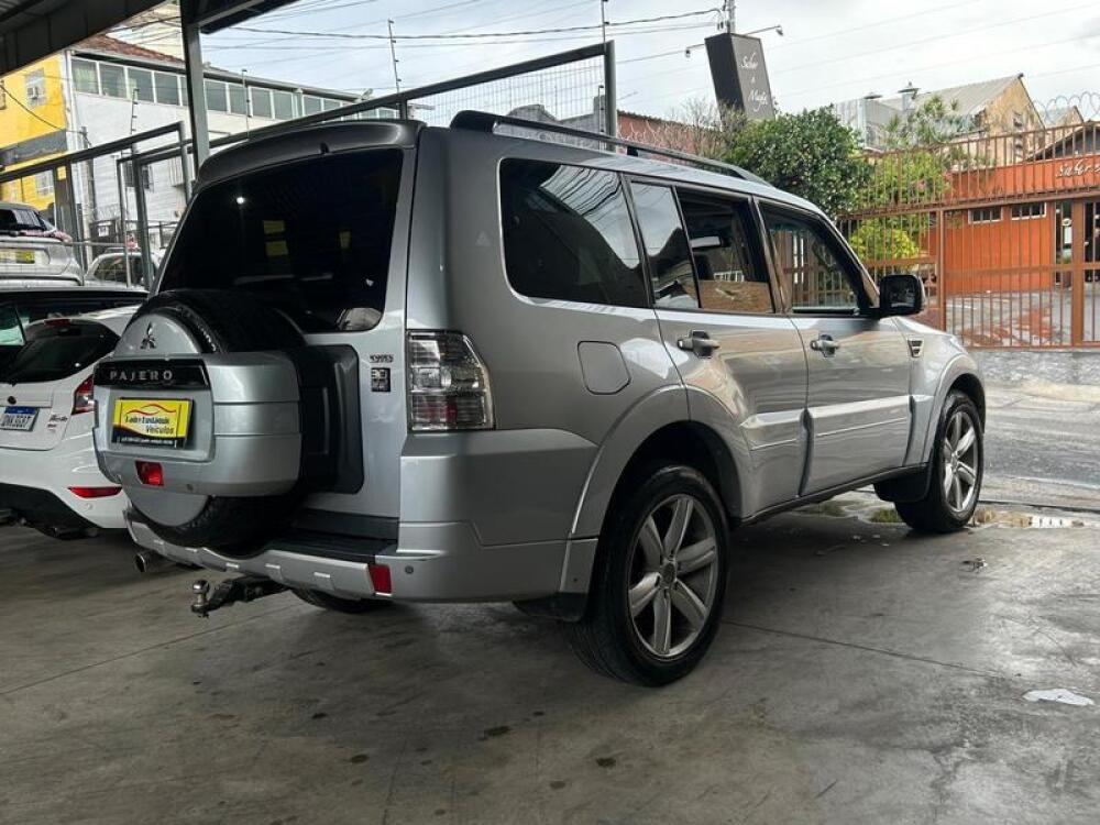 Mitsubishi Pajero Full