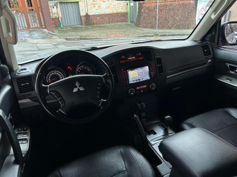 Mitsubishi Pajero Full
