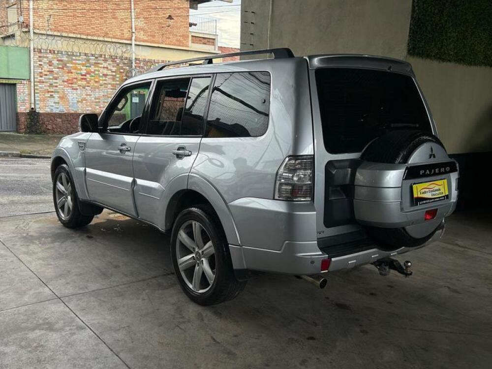 Mitsubishi Pajero Full