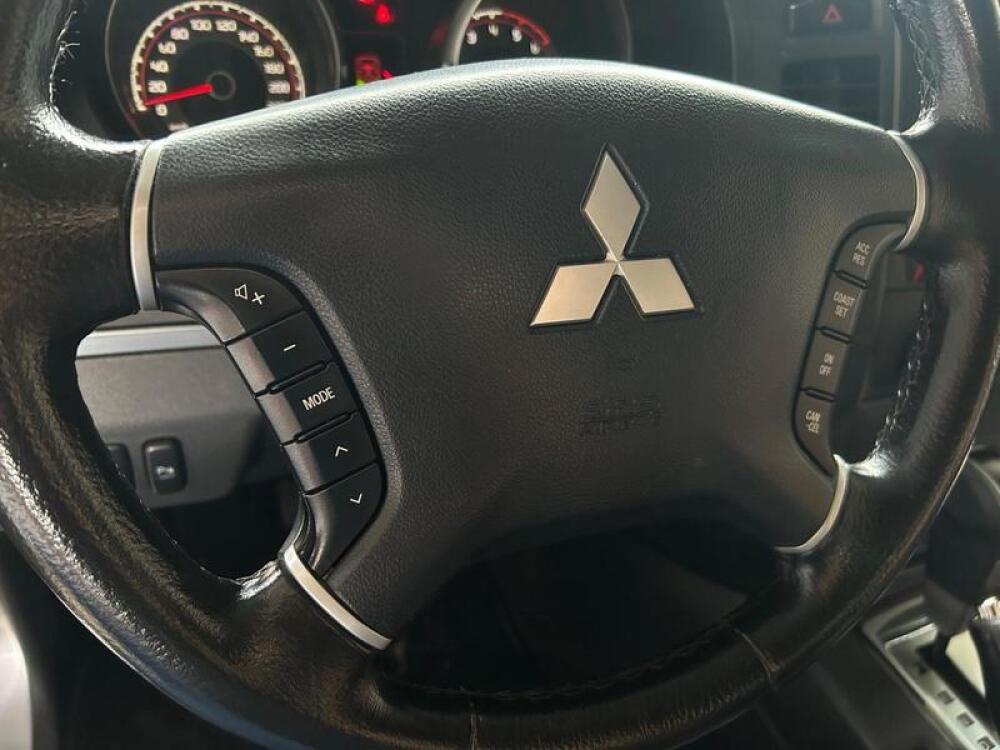 Mitsubishi Pajero Full