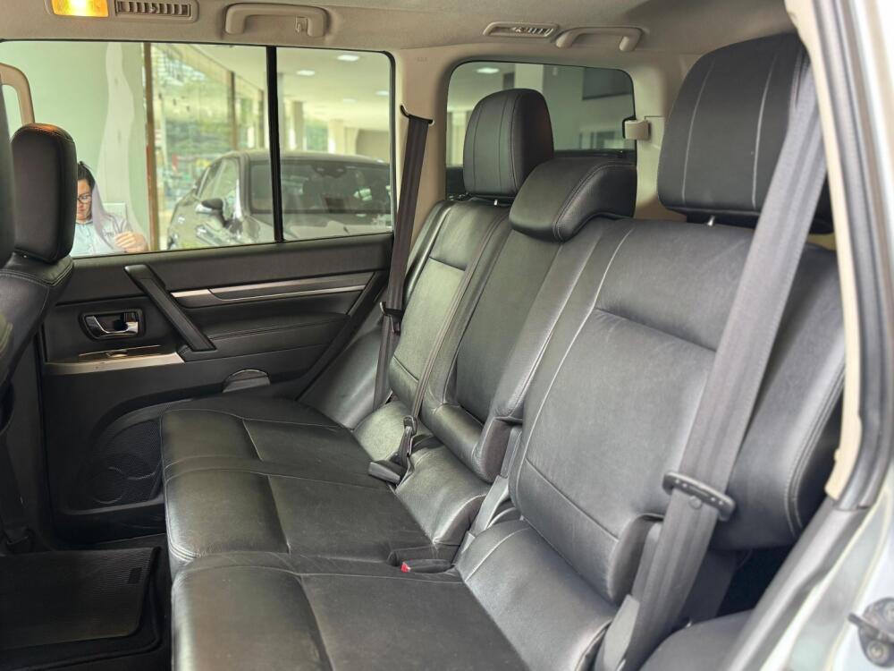 Mitsubishi Pajero Full
