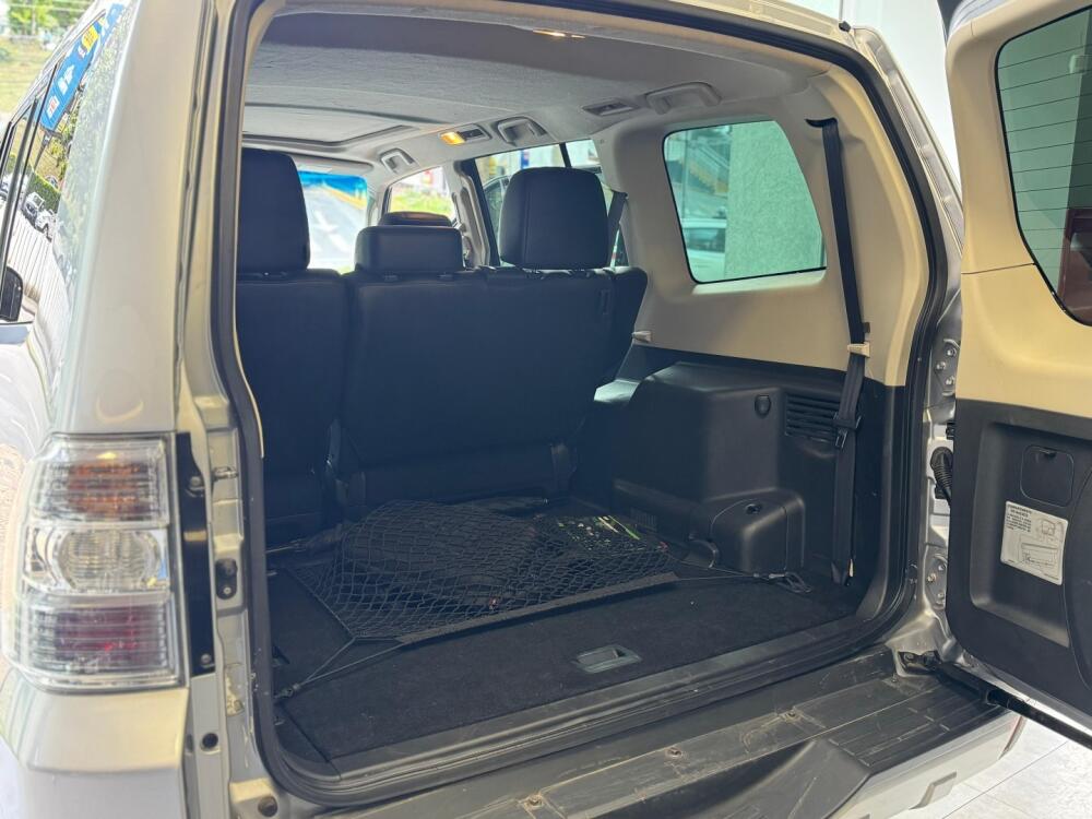 Mitsubishi Pajero Full
