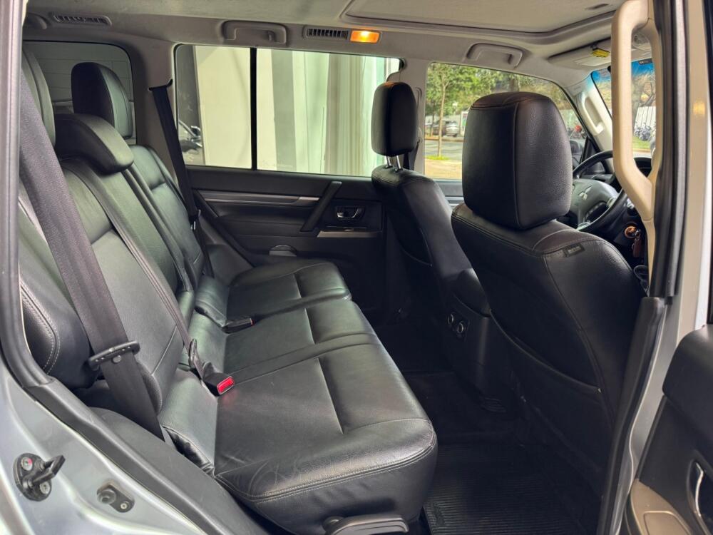 Mitsubishi Pajero Full