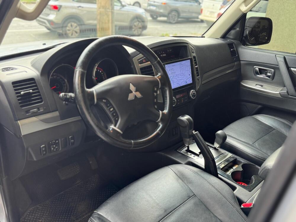 Mitsubishi Pajero Full