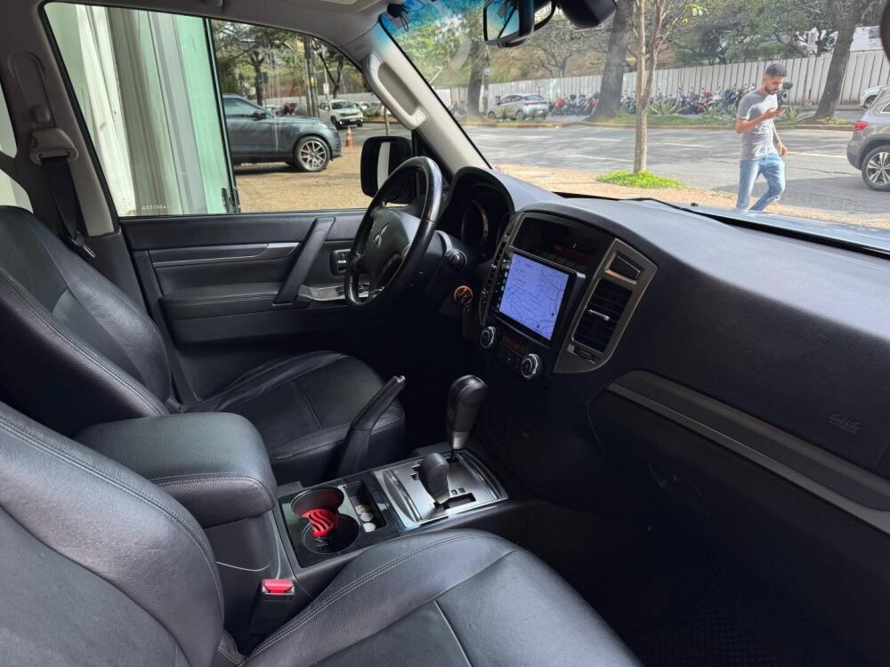 Mitsubishi Pajero Full