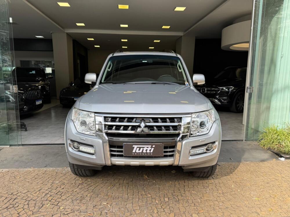 Mitsubishi Pajero Full