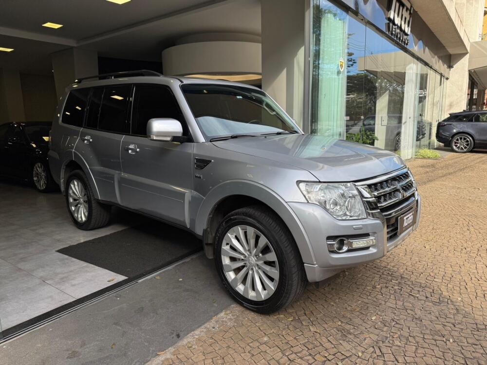 Mitsubishi Pajero Full