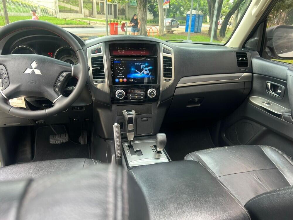 Mitsubishi Pajero Full