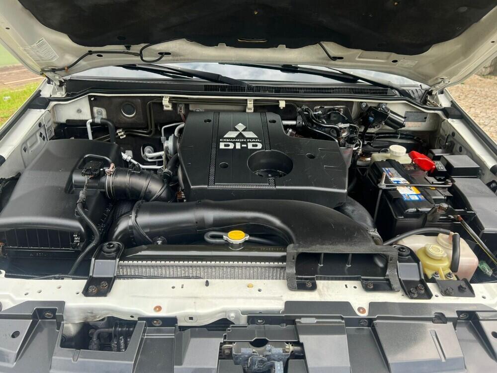 Mitsubishi Pajero Full