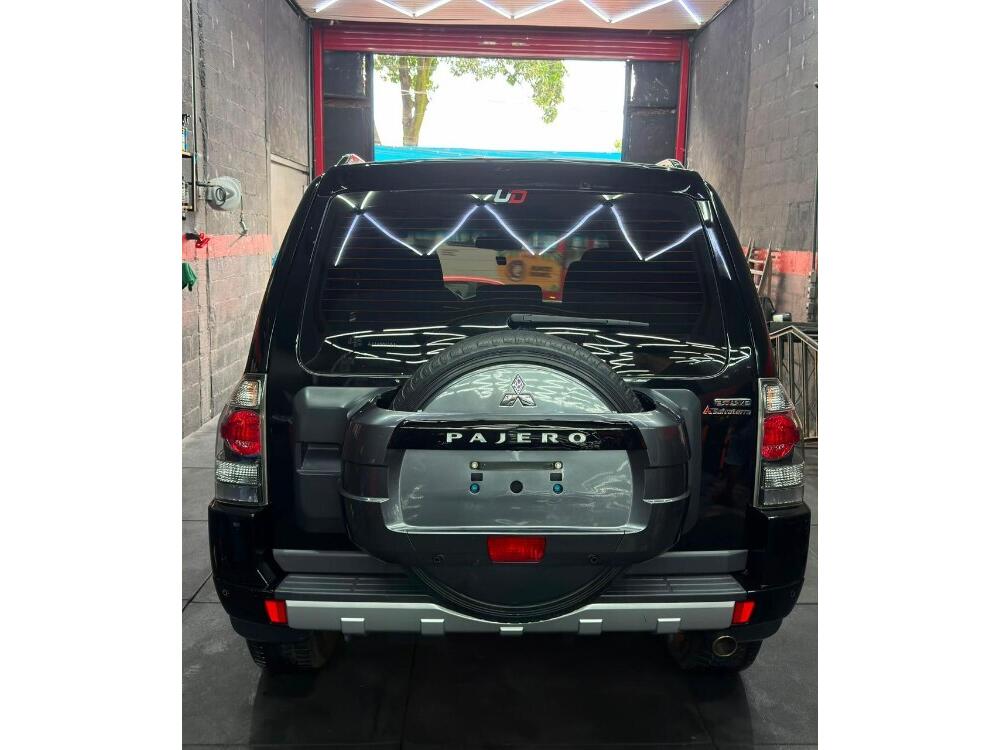 Mitsubishi Pajero Full