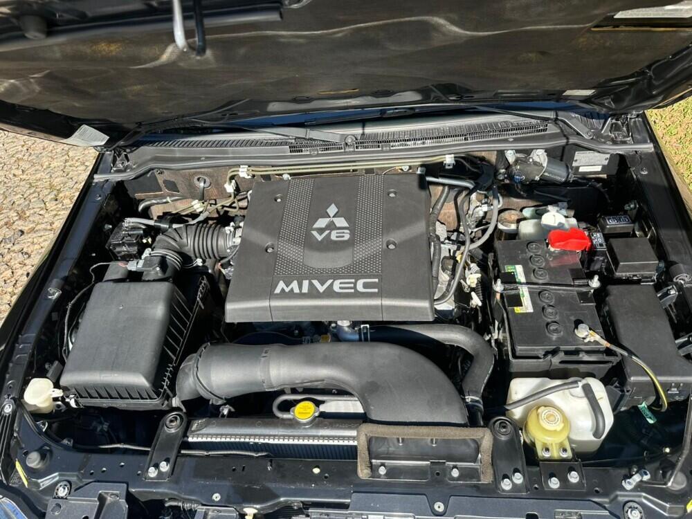 Mitsubishi Pajero Full